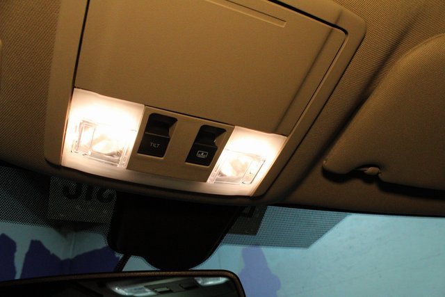 Used 2015 Lincoln MKX Base 4D Sport Utility w/ Equipment Group 101A image 22