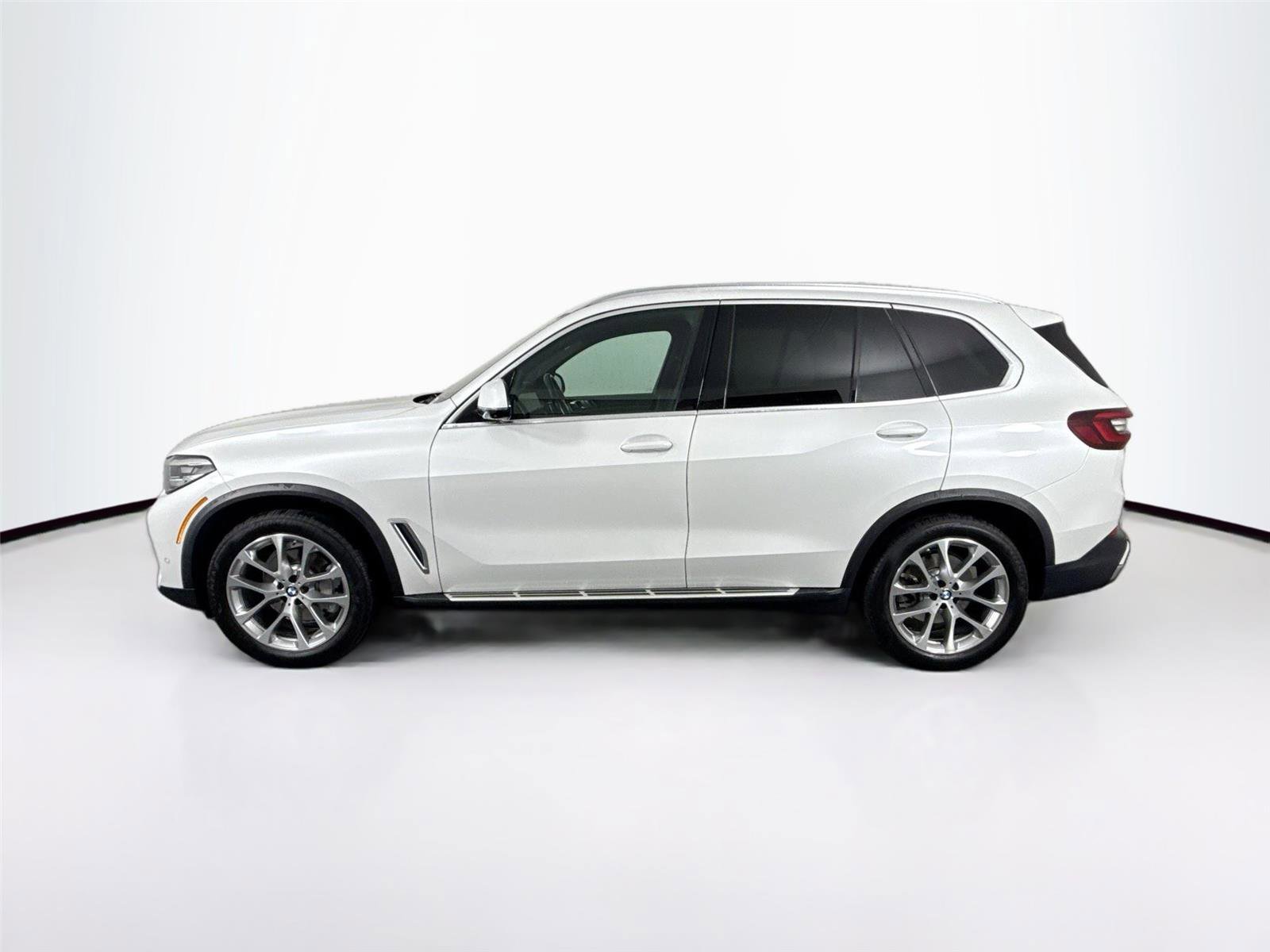 Used 2023 BMW X5 sDrive40i w/ Premium Package image 9