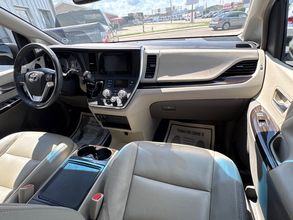 Used 2017 Toyota Sienna XLE w/ XLE Navigation Package FWD image 19