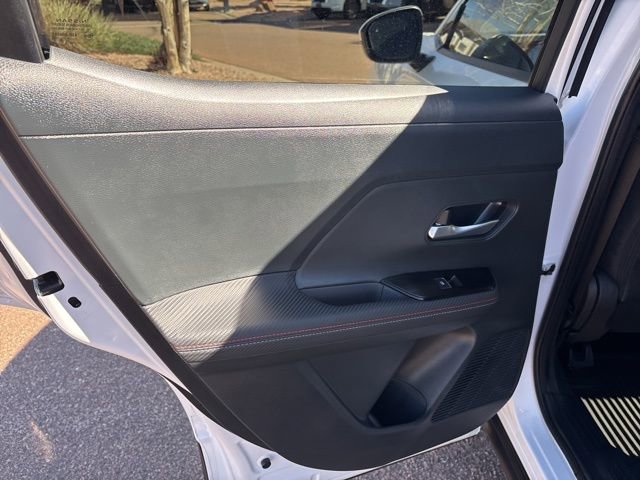 Used 2025 Nissan Kicks SR image 24