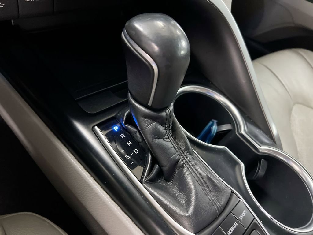 Used 2018 Toyota Camry XSE FWD image 17