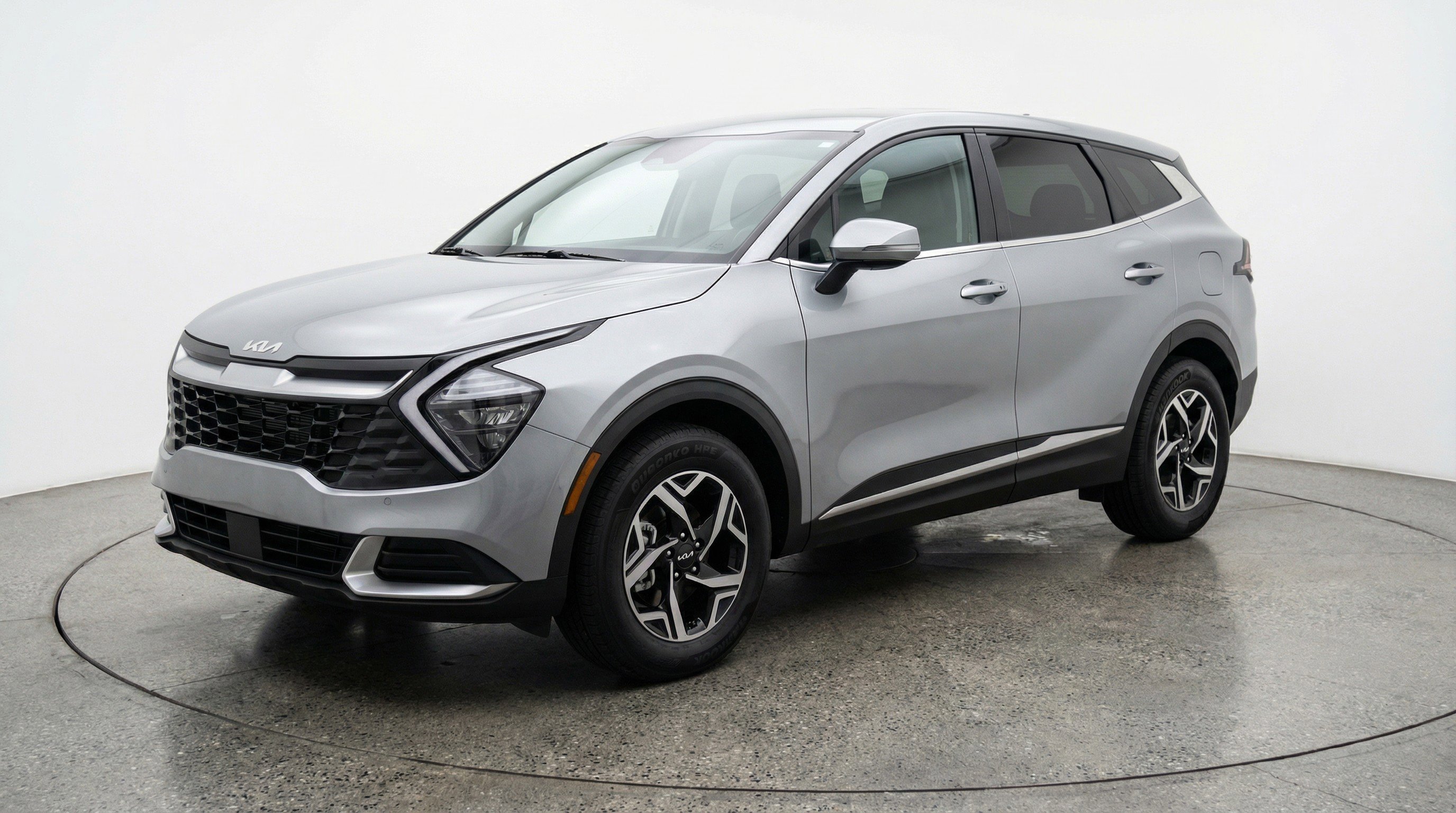 Used 2025 Kia Sportage LX image 3