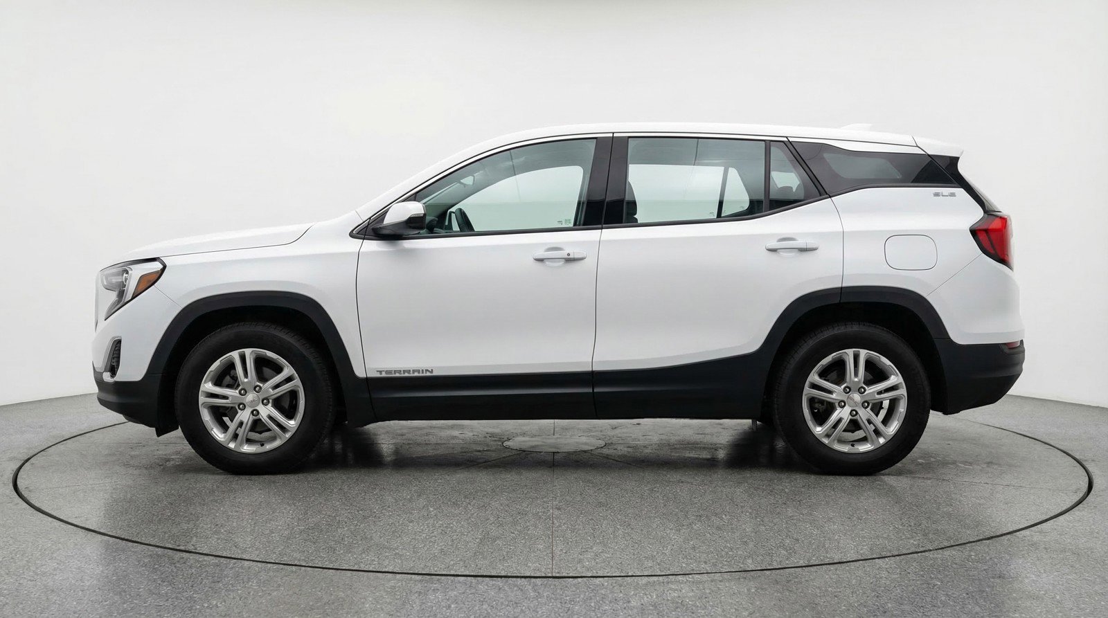 Used 2024 GMC Terrain SLE image 5