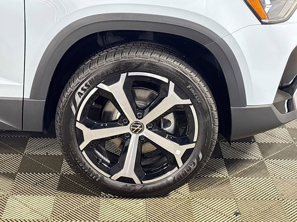 New 2025 Volkswagen Taos SEL image 24
