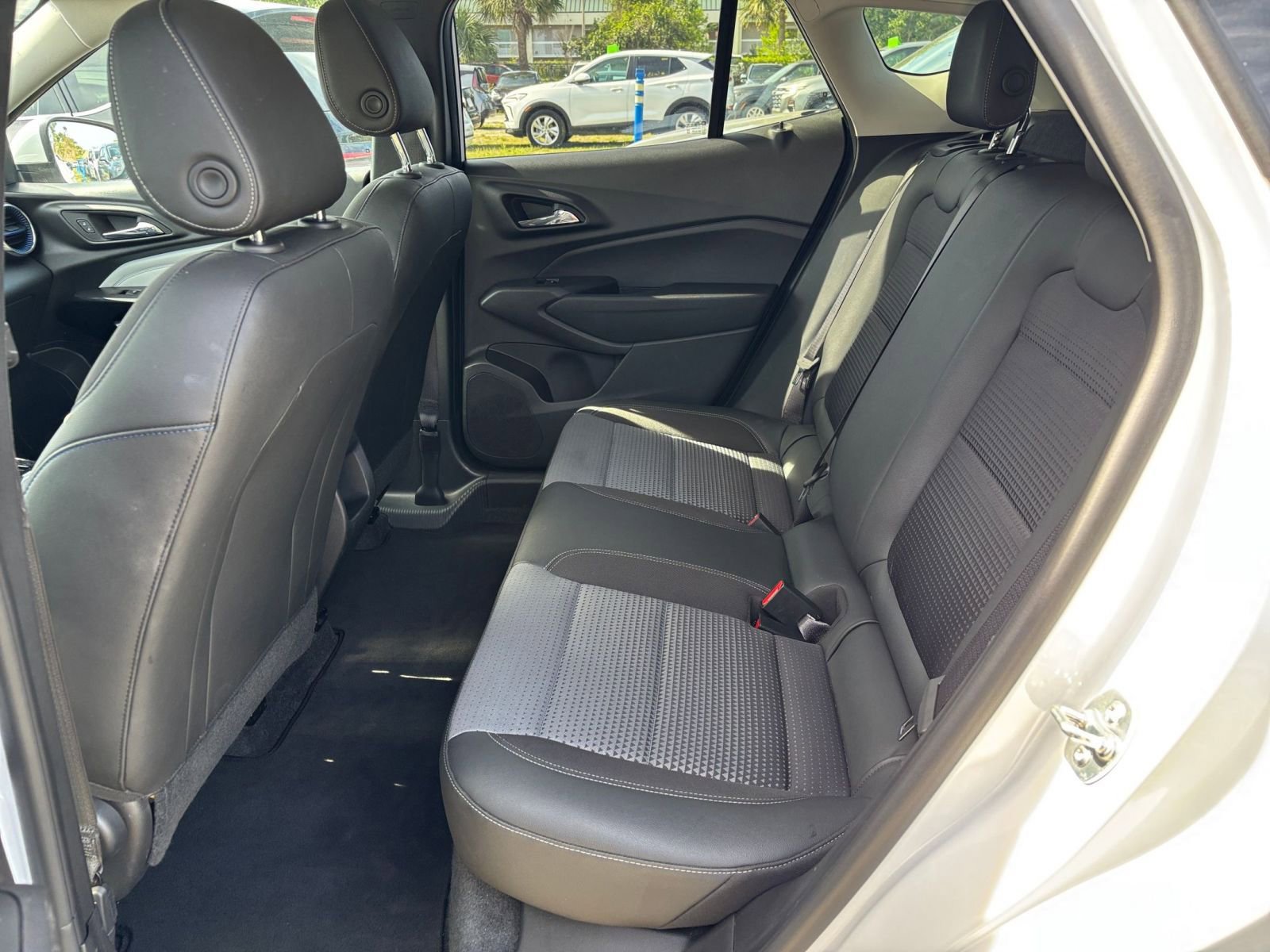 Used 2025 Chevrolet Trax LT image 28