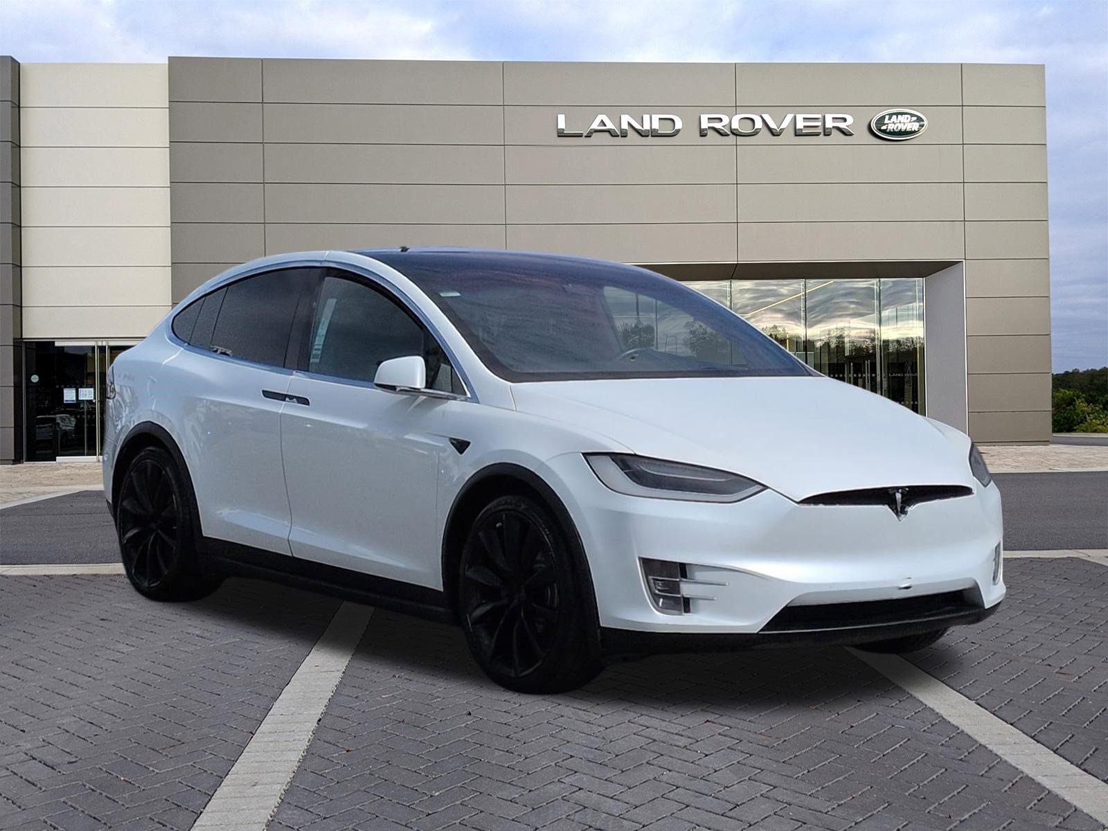 Used 2017 Tesla Model X 75D image 3