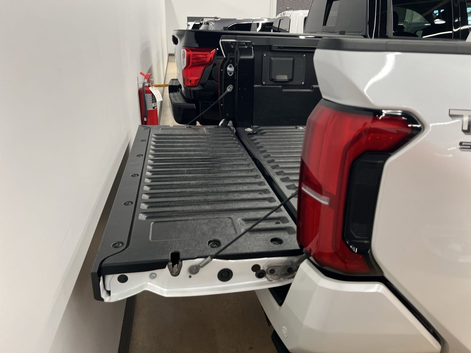 Used 2024 Toyota Tacoma TRD Sport w/ TRD Sport Upgrade Package image 20