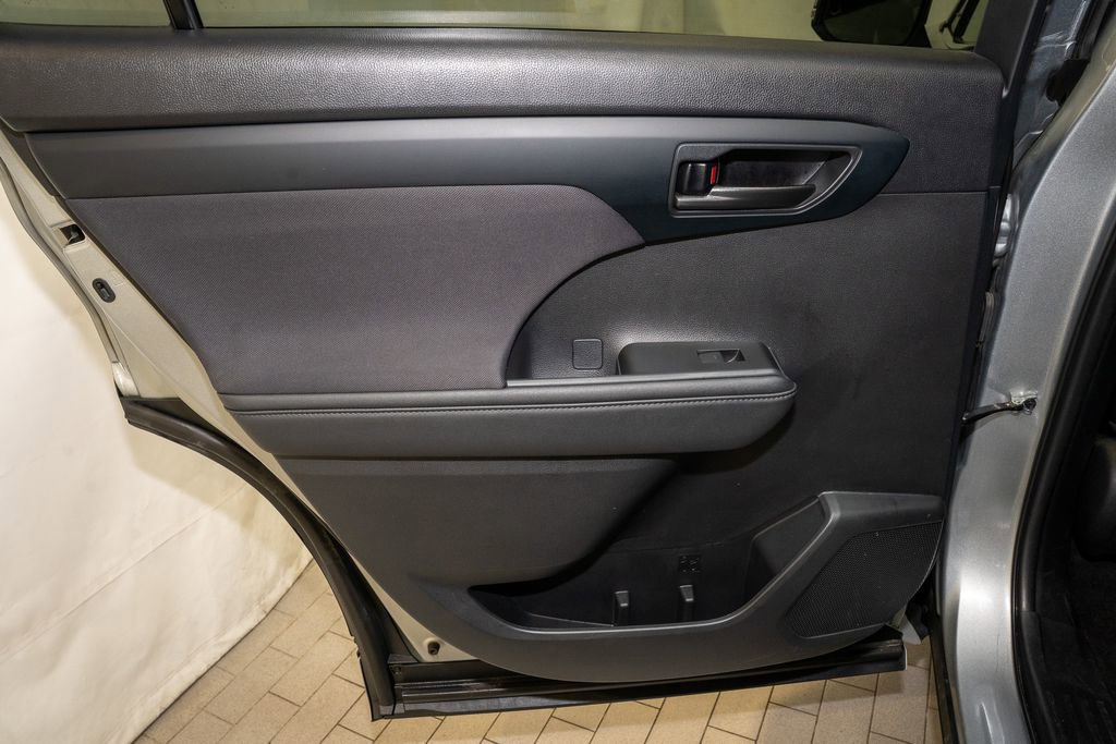 Used 2024 Toyota Highlander LE image 10