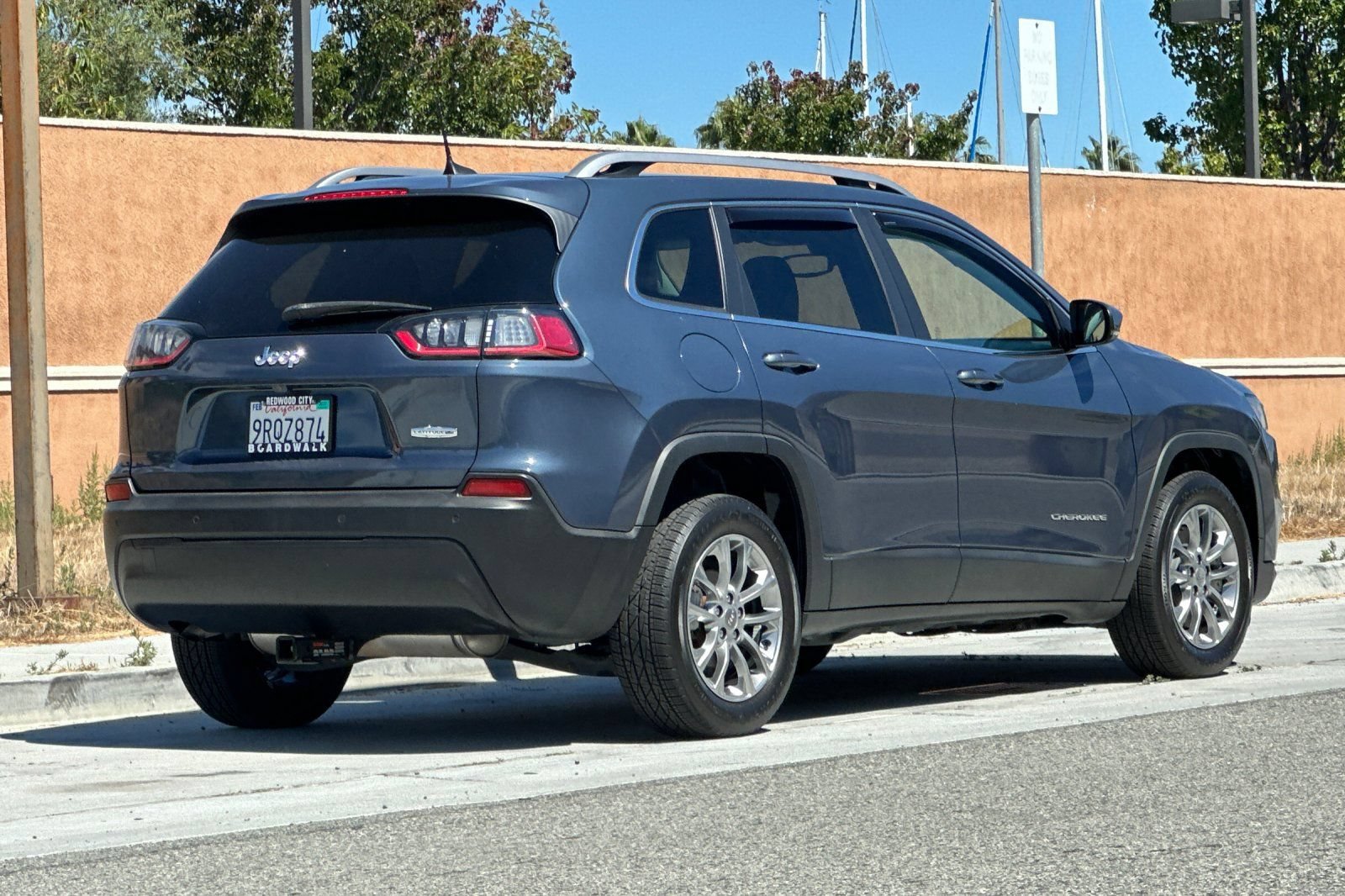 Used 2021 Jeep Cherokee Latitude Plus FWD image 4