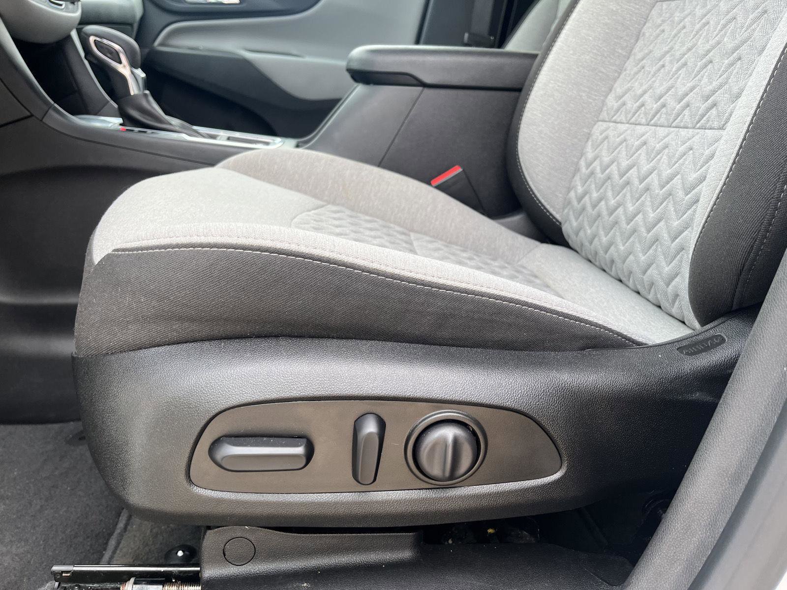 Used 2023 Chevrolet Equinox LS image 11