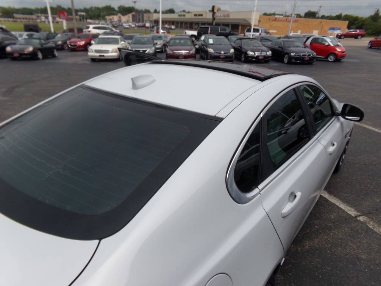 Used 2016 Jaguar XF Premium RWD image 30