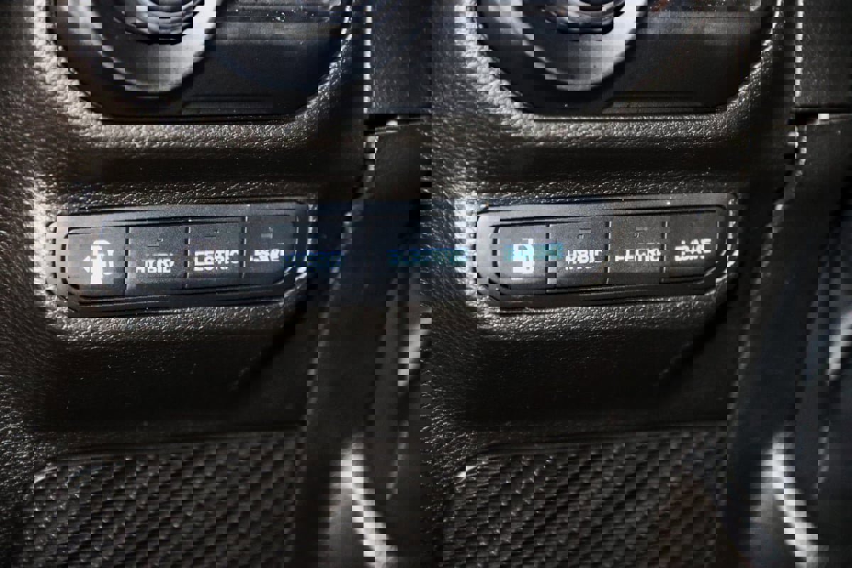 Used 2022 Jeep Wrangler Unlimited Sahara w/ Cold Weather Group image 24