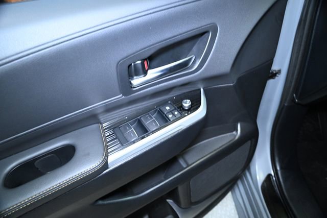 Used 2025 Toyota Sienna XLE Woodland Edition image 27