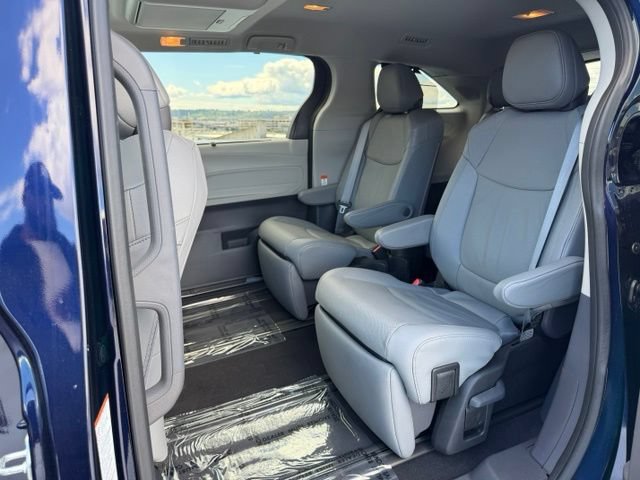 Certified 2024 Toyota Sienna Limited FWD image 14