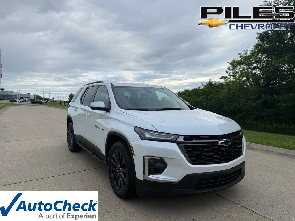 Used 2023 Chevrolet Traverse RS w/ LPO, Floor Liner Package FWD image 1