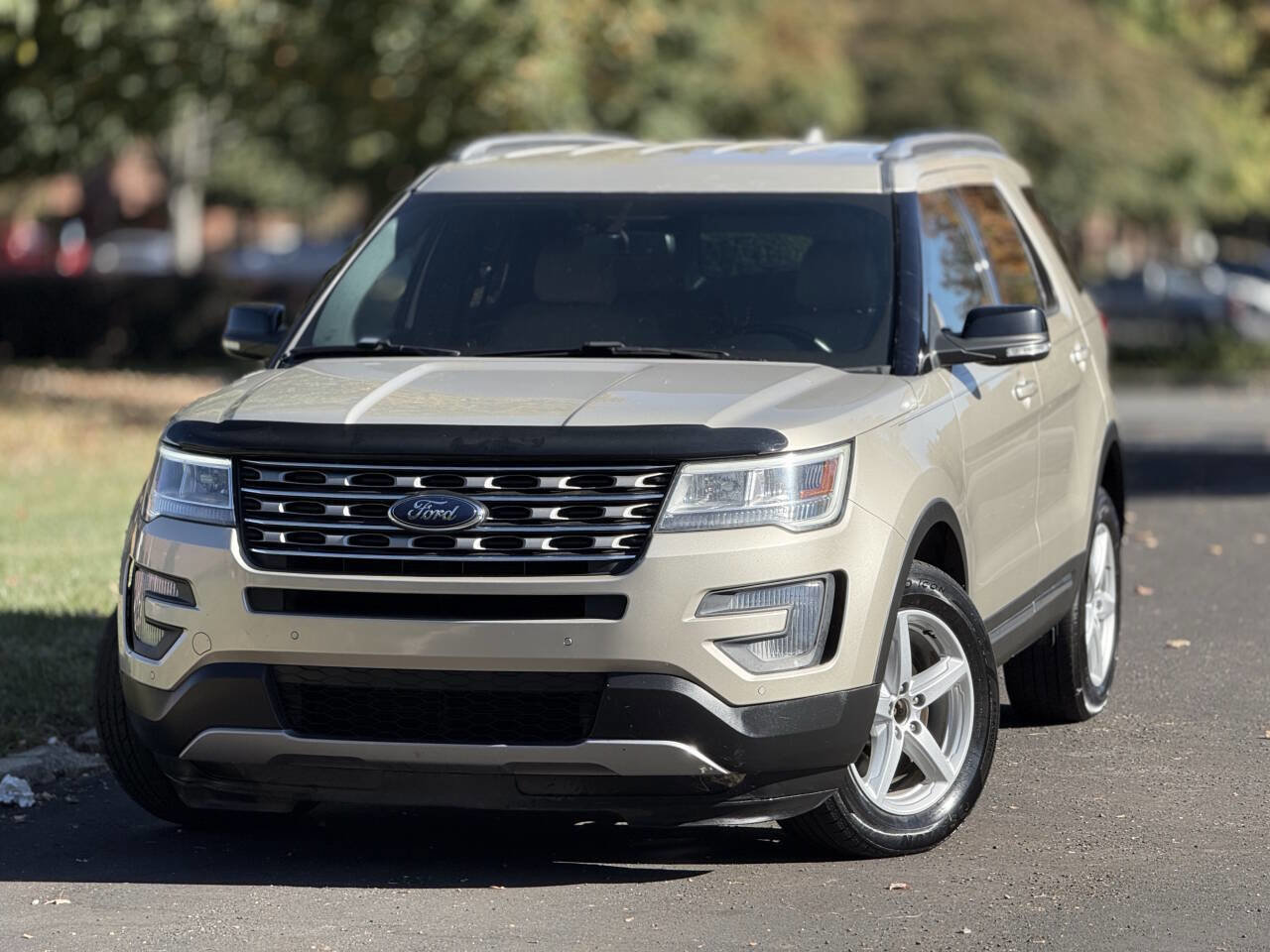 Used 2017 Ford Explorer XLT w/ Equipment Group 202A AWD/4WD image 1