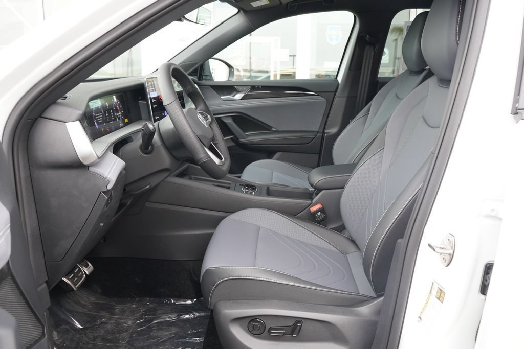 New 2026 Volkswagen Tiguan SE R-Line FWD image 6