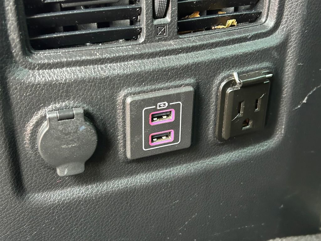 Used 2019 Nissan Titan SV w/ SV Convenience Package AWD/4WD image 20