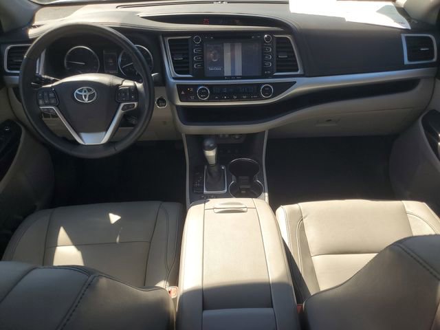 Used 2018 Toyota Highlander XLE image 15