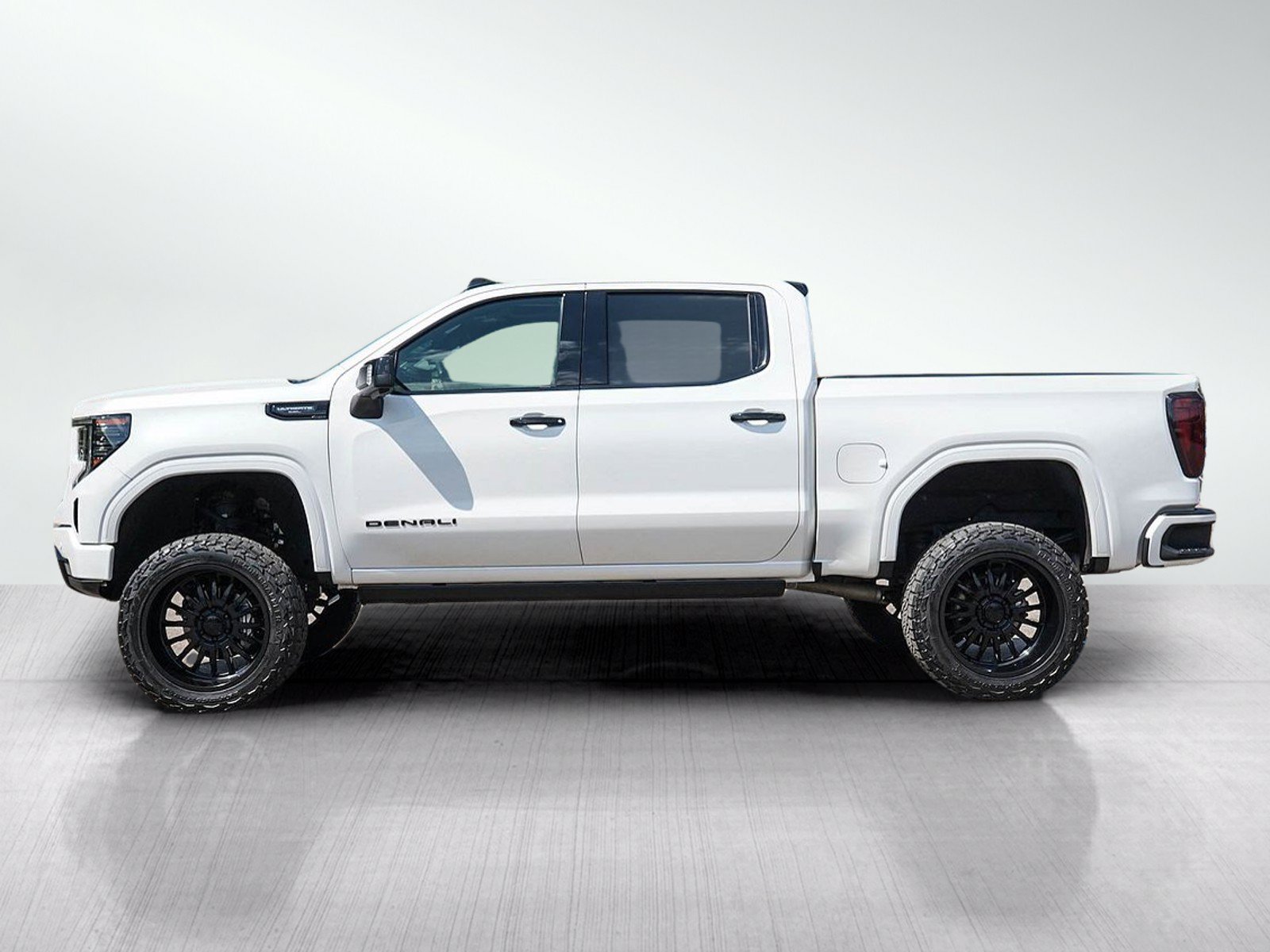 Used 2023 GMC Sierra 1500 Denali Ultimate AWD/4WD image 2