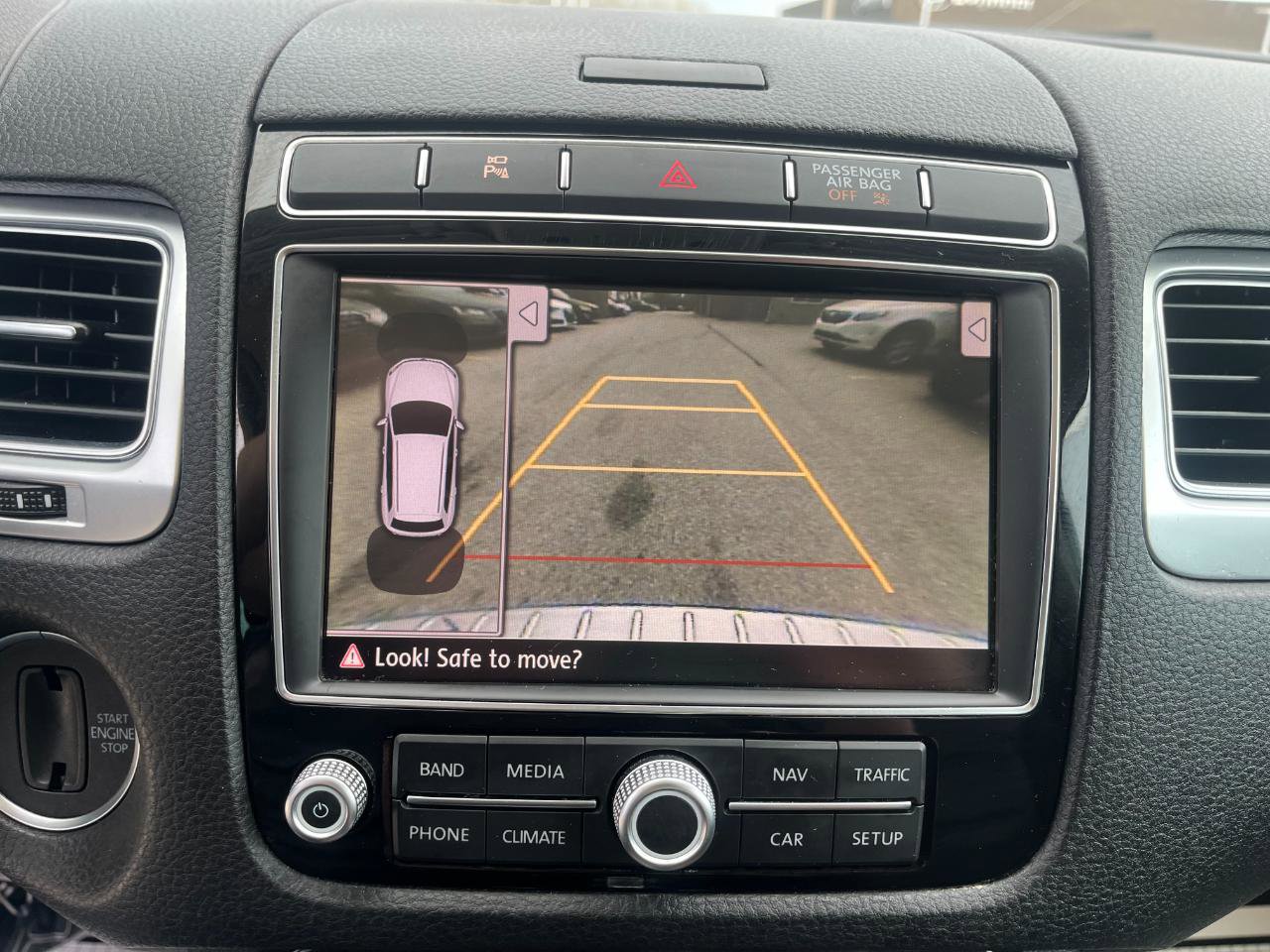 Used 2015 Volkswagen Touareg TDI AWD/4WD image 33