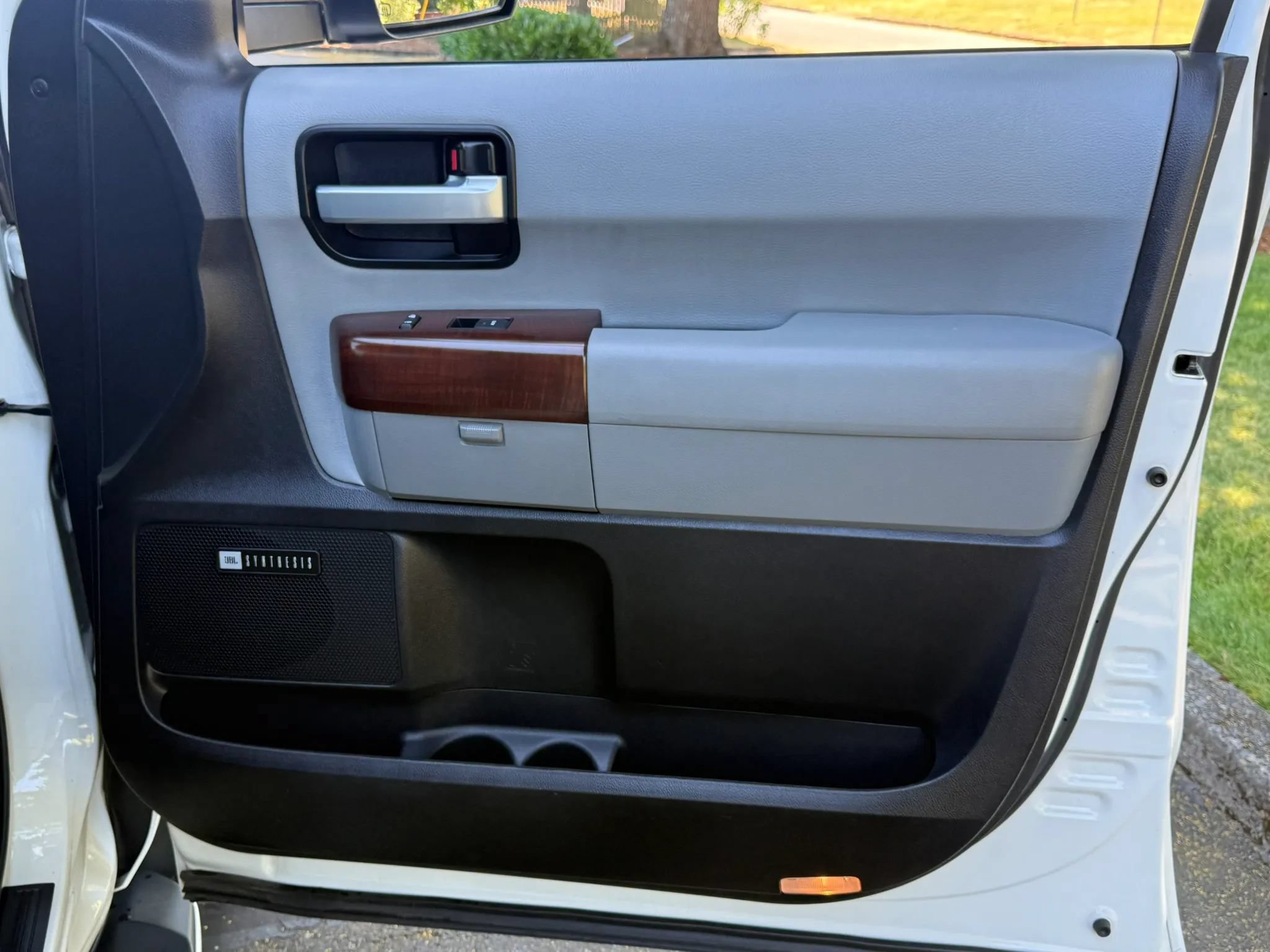Used 2017 Toyota Sequoia Platinum AWD/4WD image 26