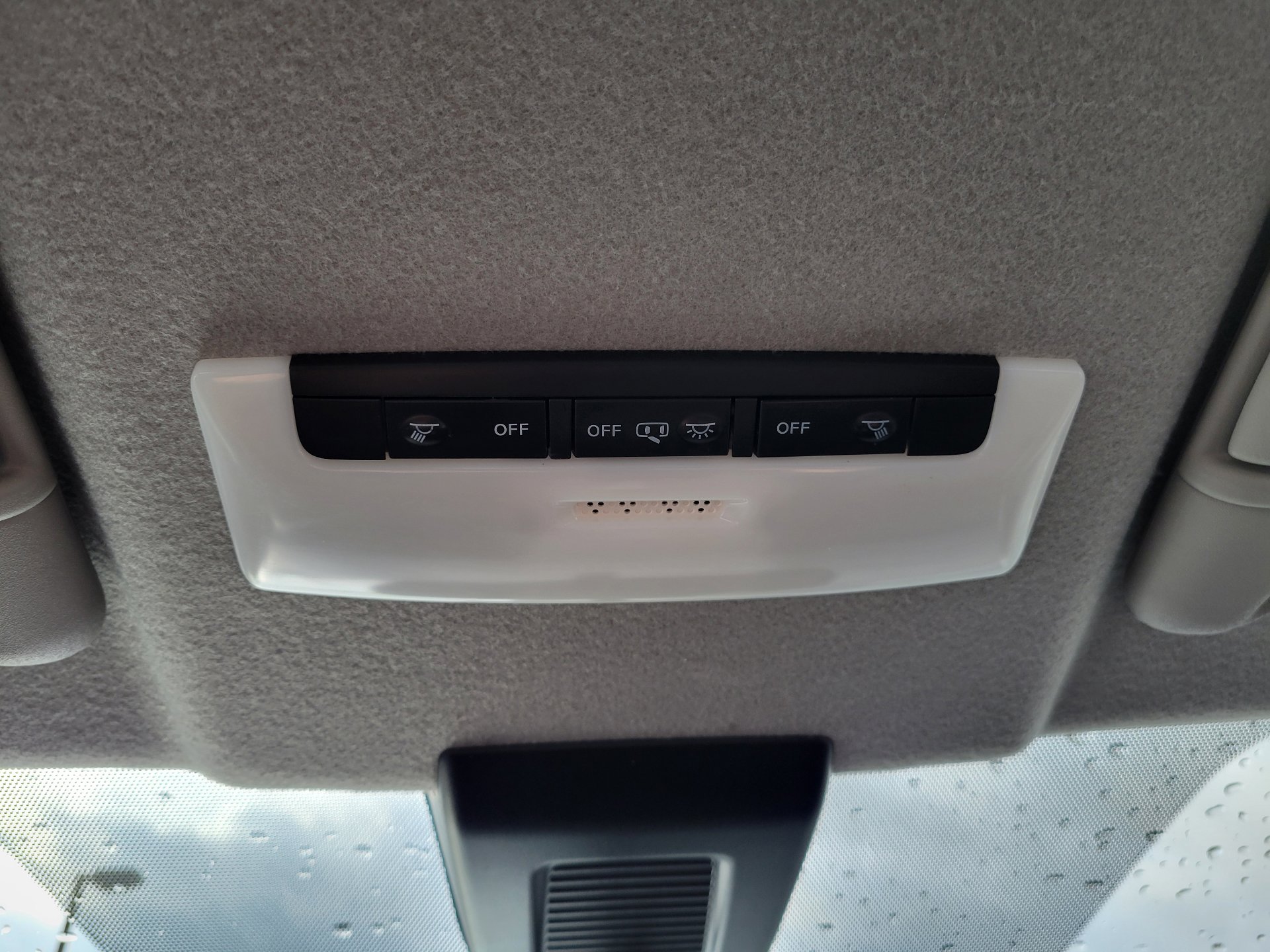 Used 2020 Nissan Kicks SR w/ SR Premium Package image 30