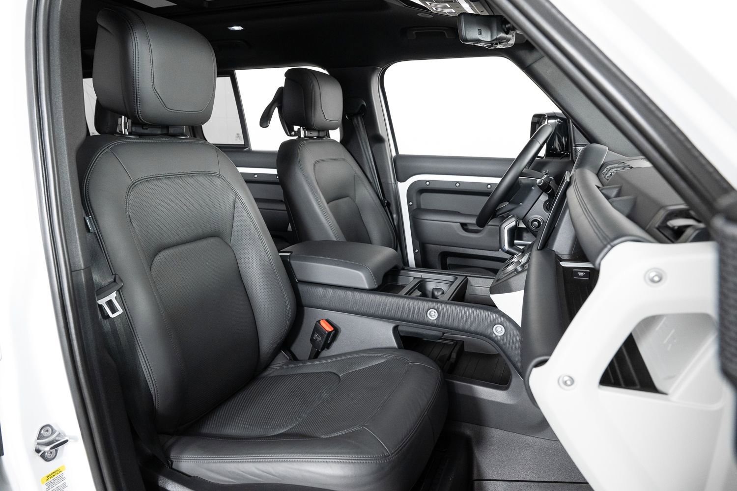 Used 2024 Land Rover Defender 110 SE image 27