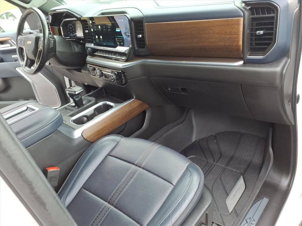 Used 2022 Chevrolet Silverado 1500 High Country w/ High Country Premium Package AWD/4WD image 17
