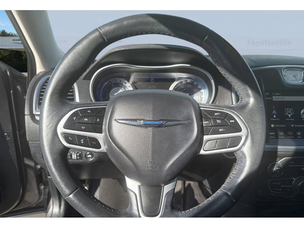Used 2018 Chrysler 300 Touring L image 15