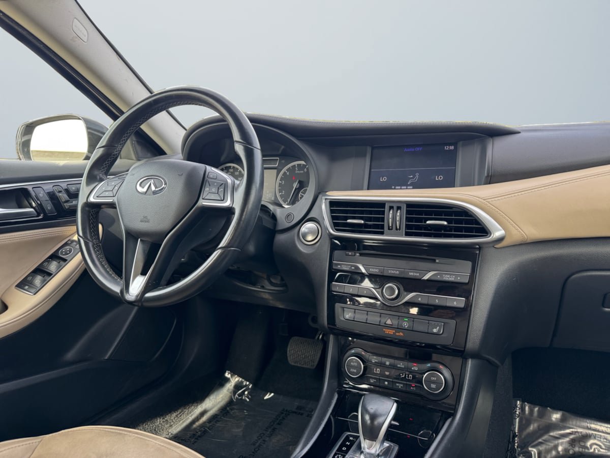 Used 2018 INFINITI QX30 w/ Cargo Package FWD image 14