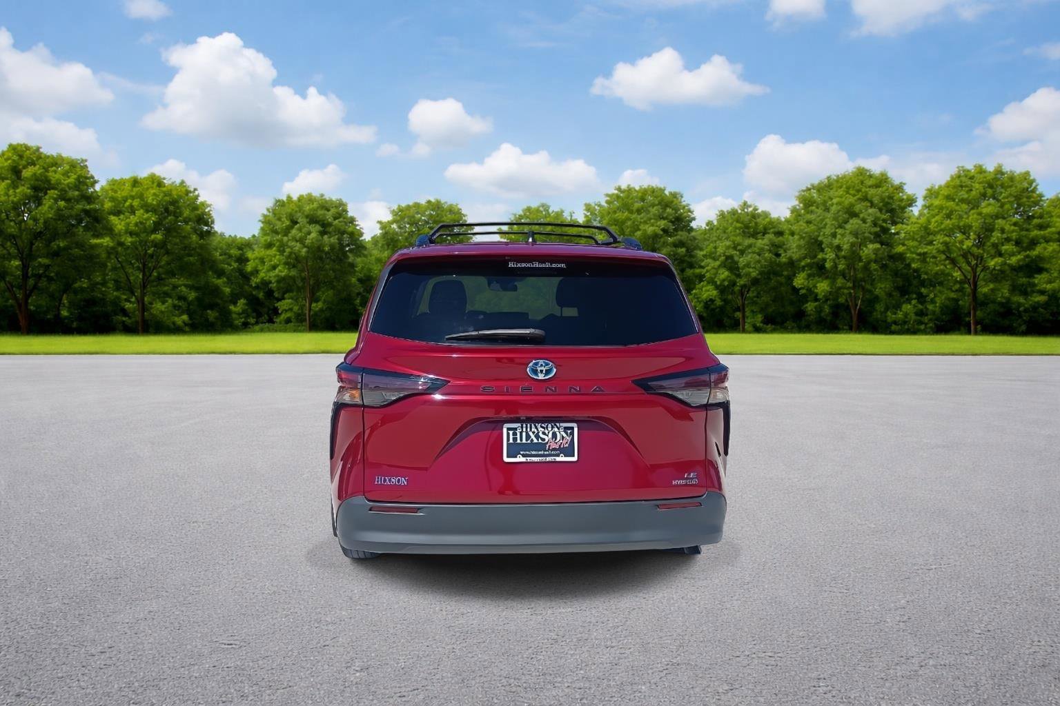 Used 2023 Toyota Sienna LE image 6