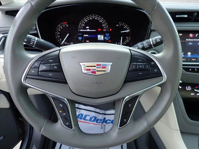 Used 2017 Cadillac XT5 Luxury w/ Driver Awareness Package FWD image 15