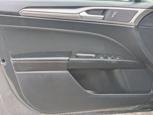 Used 2020 Ford Fusion SE FWD image 21