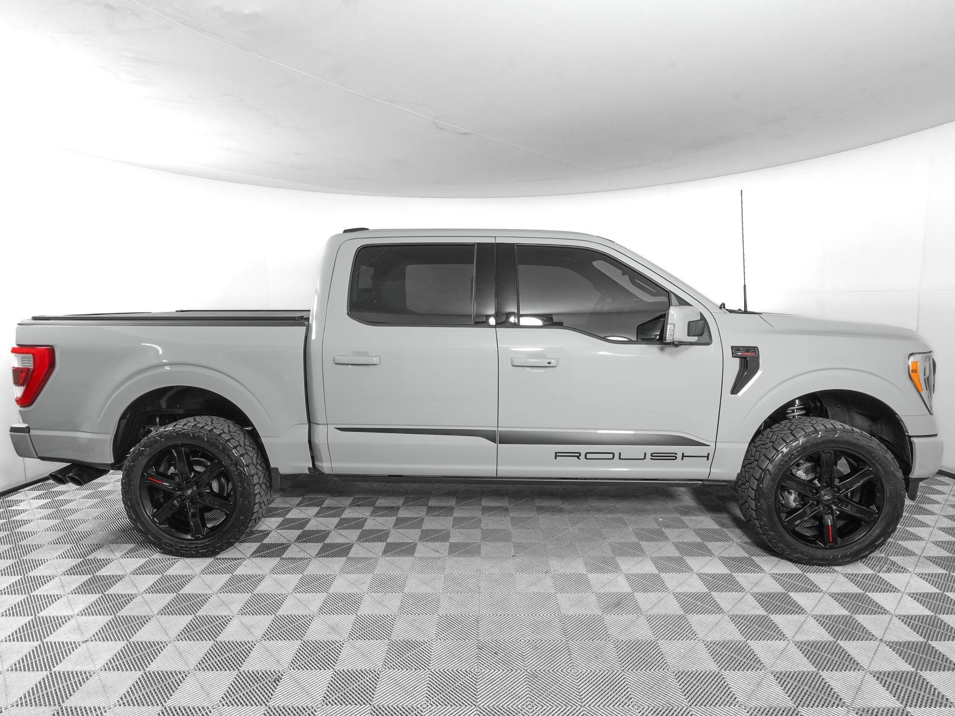 Used 2023 Ford F150 Lariat w/ Max Trailer Tow Package AWD/4WD image 3