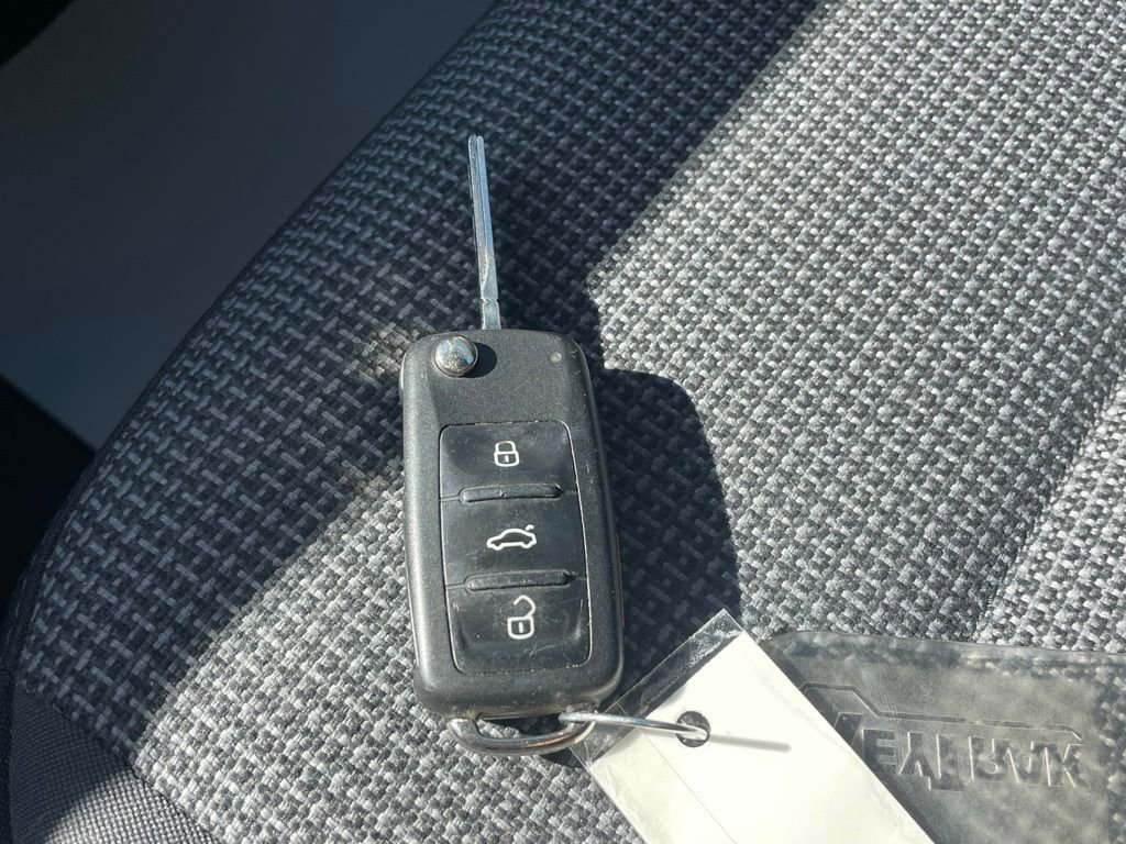 Used 2019 Volkswagen Beetle 2.0T S FWD image 22