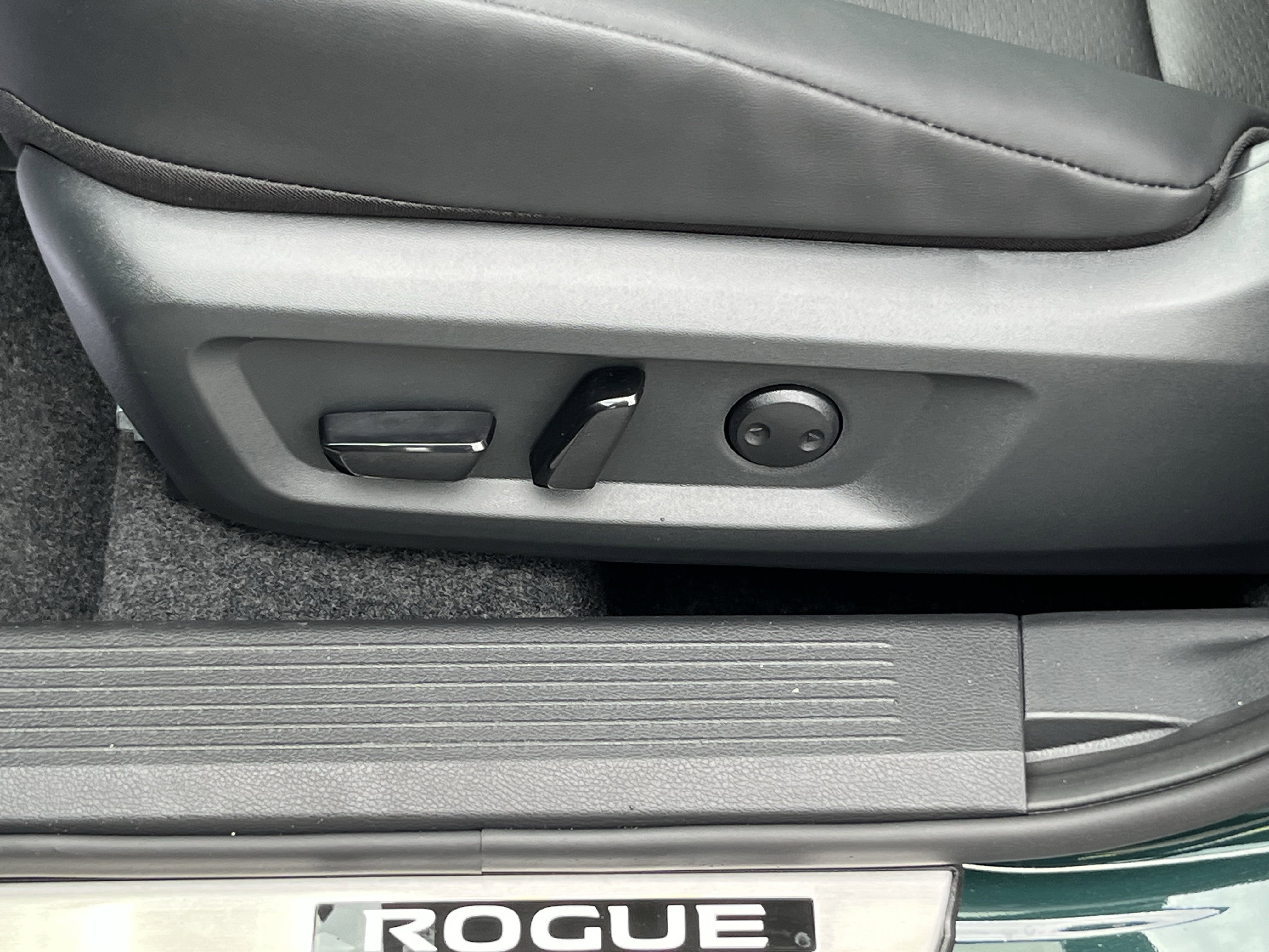 New 2026 Nissan Rogue SV AWD/4WD image 17
