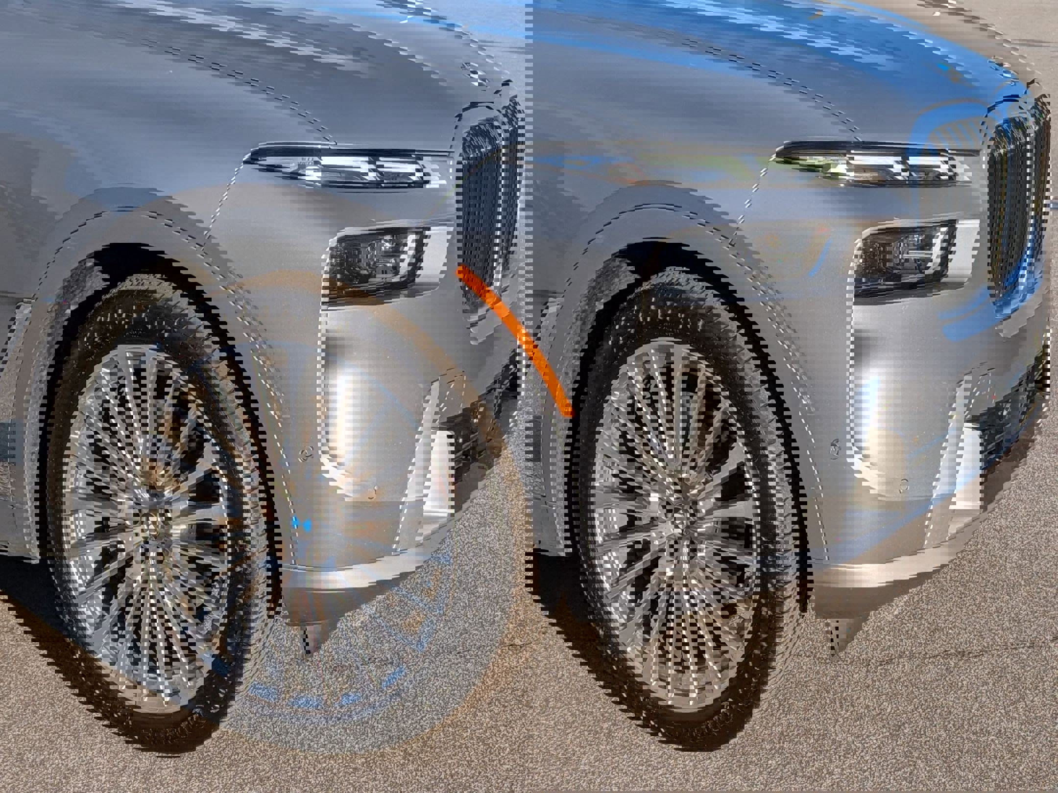 Used 2025 BMW X7 xDrive40i w/ Premium Package image 9