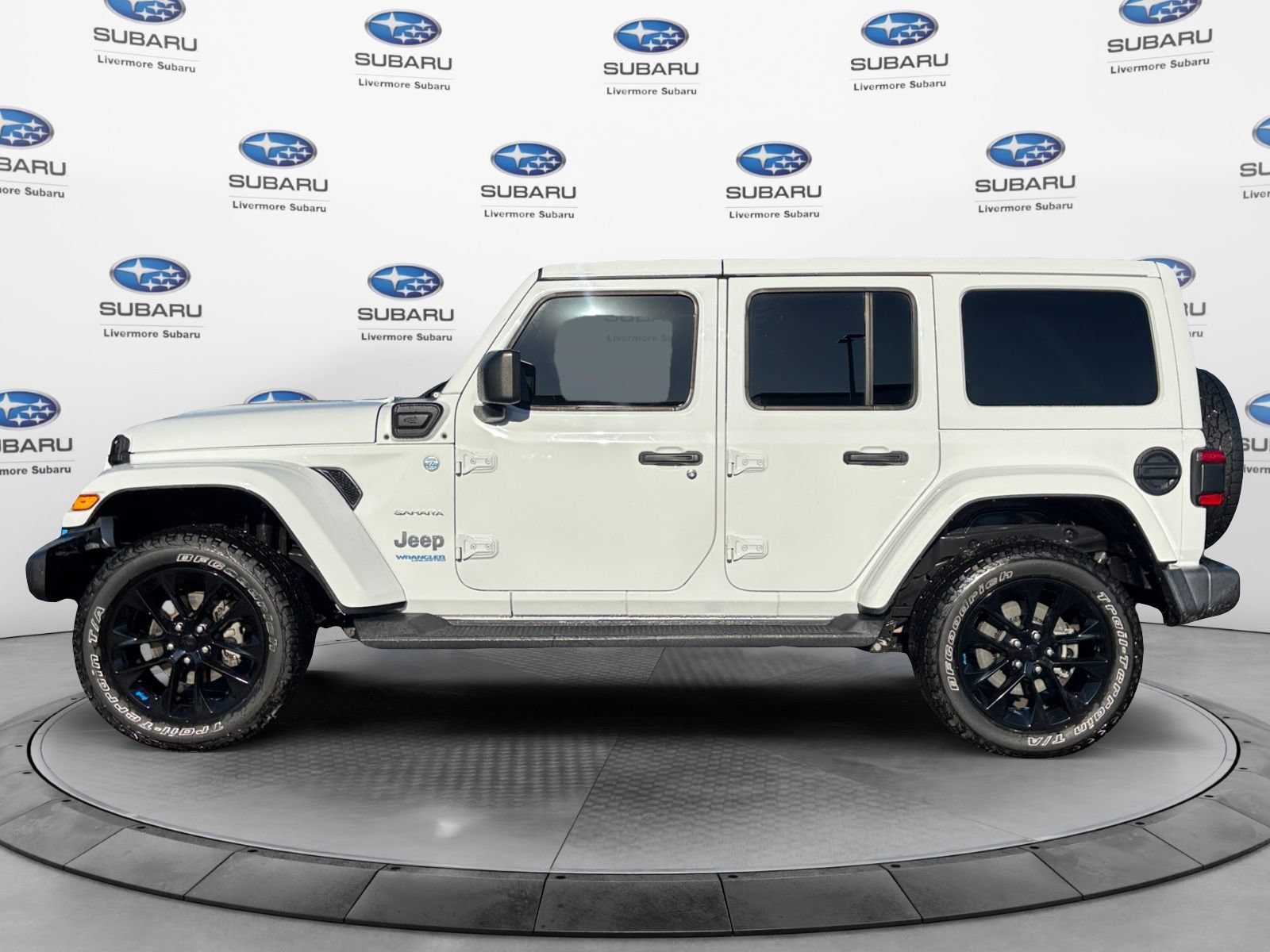 Used 2022 Jeep Wrangler Unlimited Sahara AWD/4WD image 3