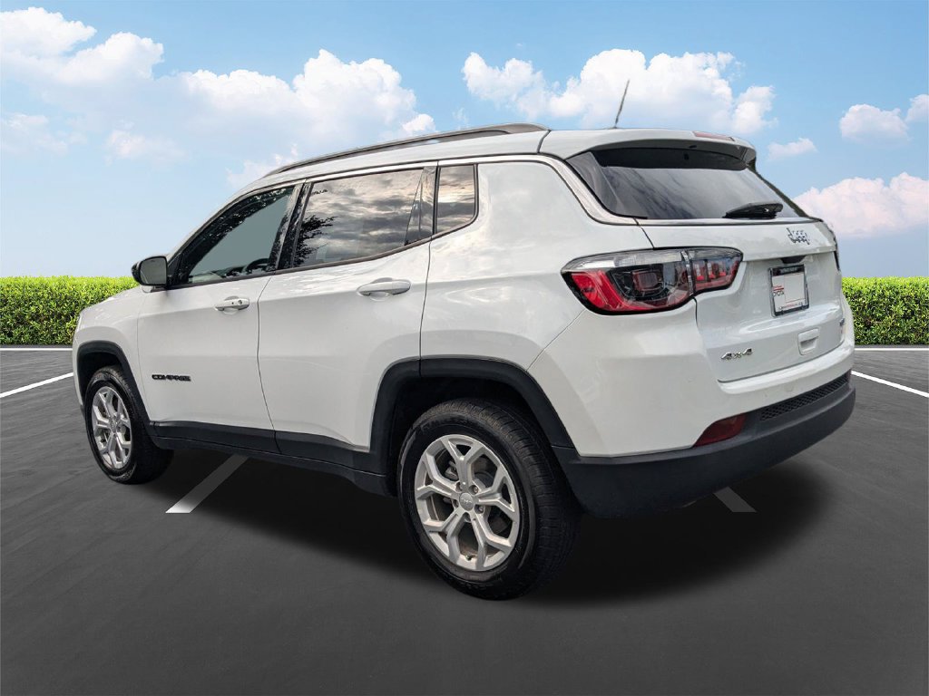 Used 2024 Jeep Compass Latitude AWD/4WD image 7