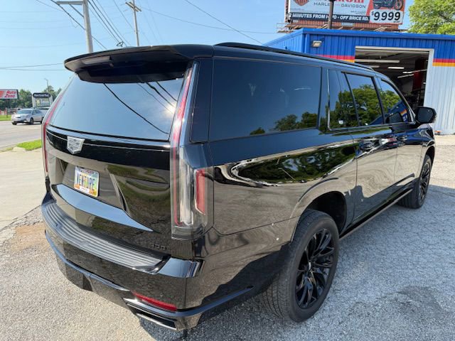 Used 2022 Cadillac Escalade ESV Sport Platinum w/ LPO, ONYX Package image 8