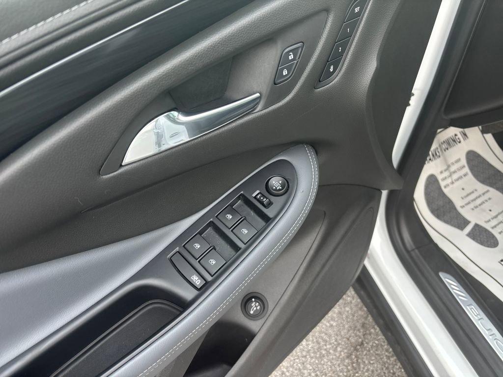 Used 2020 Buick Envision Essence w/ Experience Buick Package image 16