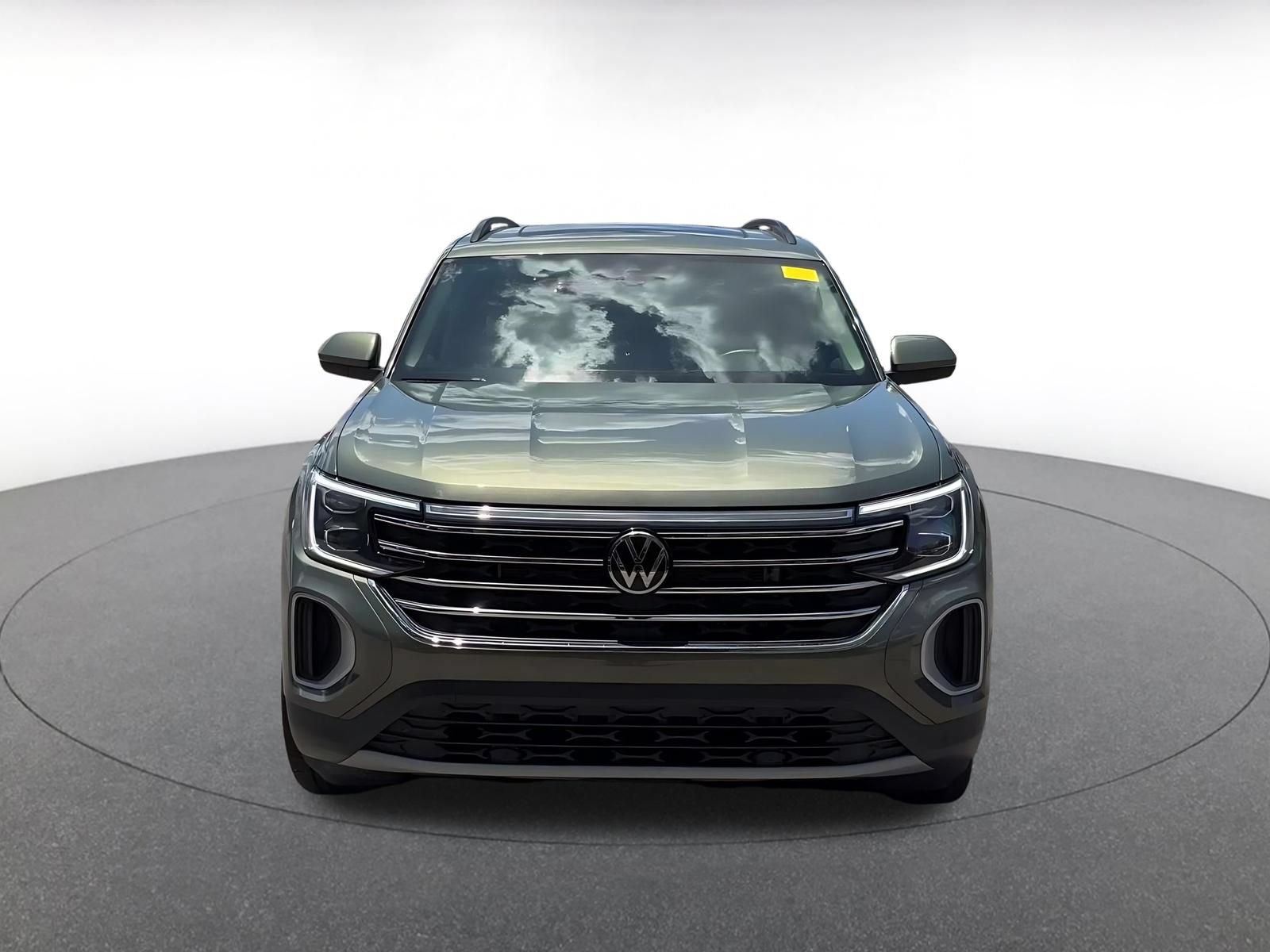 Used 2026 Volkswagen Atlas SE FWD image 3