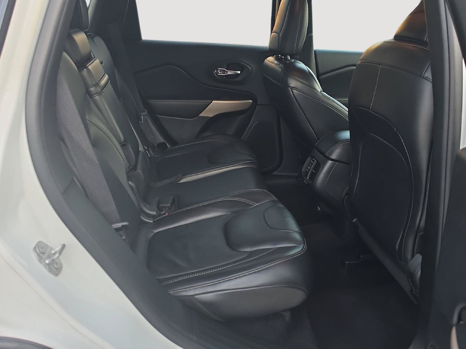 Used 2017 Jeep Cherokee High Altitude AWD/4WD image 17