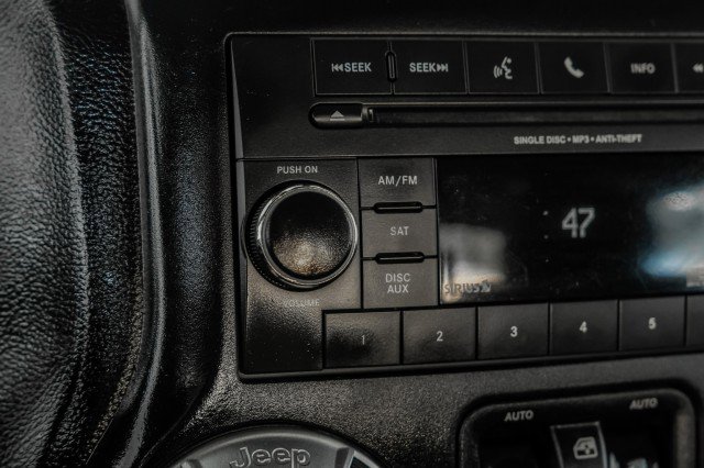 Used 2015 Jeep Wrangler Rubicon w/ Power Convenience Group image 26