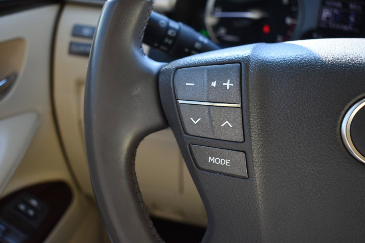 Used 2013 Lexus LX 570 4WD w/ Luxury Pkg image 18