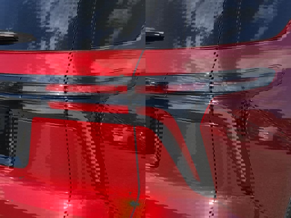 Certified 2024 Chevrolet Traverse Z71 w/ Enhanced Driving Package image 8