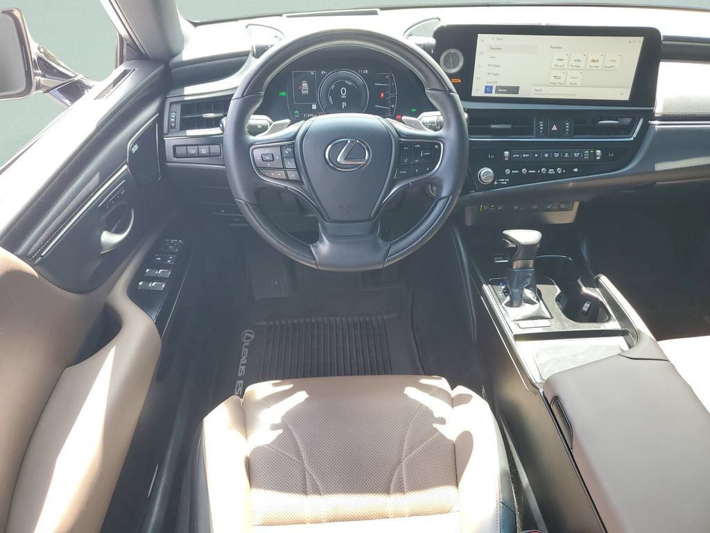 Used 2024 Lexus ES 300h Ultra Luxury w/ Accessory Package (Z2) FWD image 11