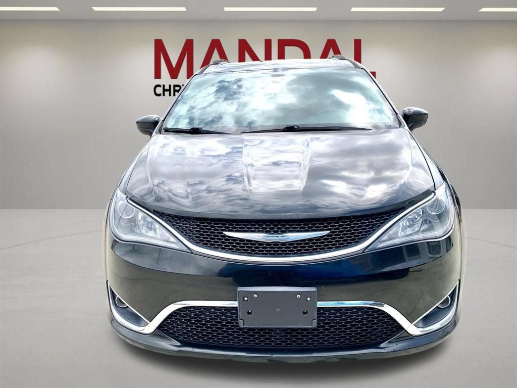 Used 2018 Chrysler Pacifica Touring-L Plus FWD image 2