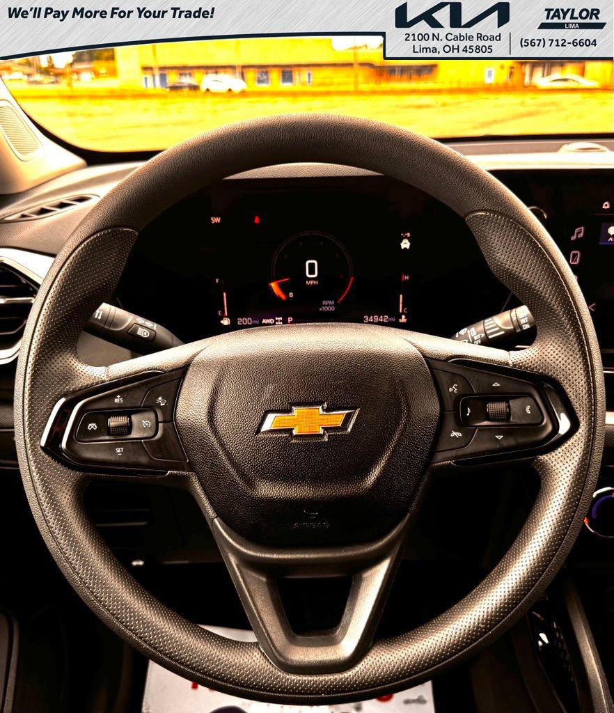Used 2025 Chevrolet TrailBlazer LT AWD/4WD image 9